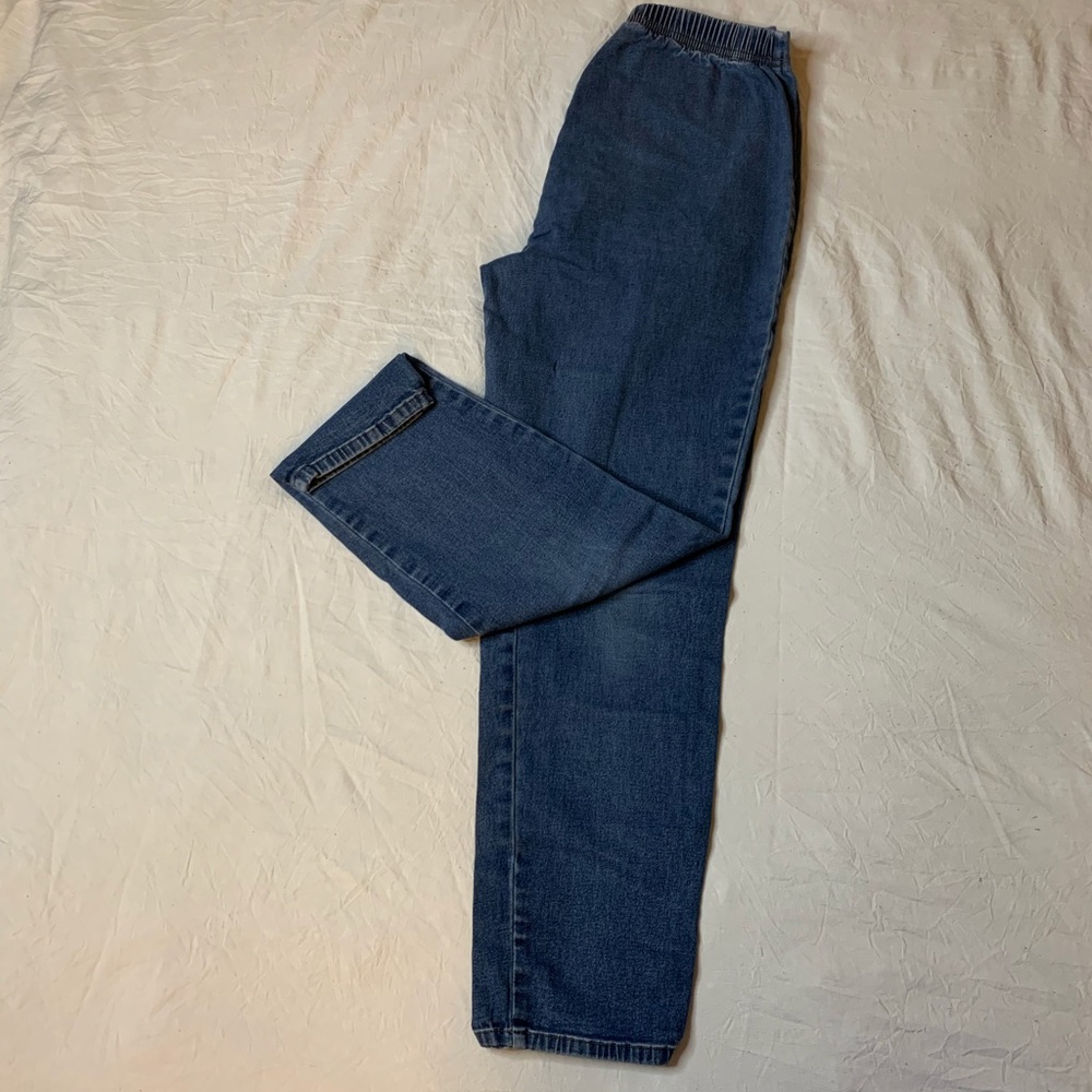 High waisted blue jeans with elastic waistband